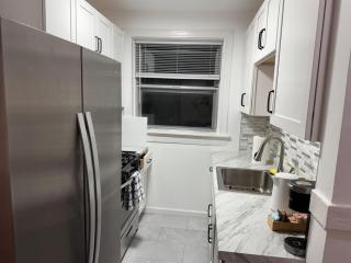 Delmar Loop 2-Bedroom Retreat - 2