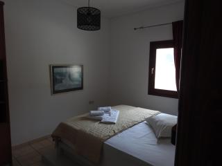 Birds Villa Apartments with Heated Pool - Including Car and Breakfast - 3