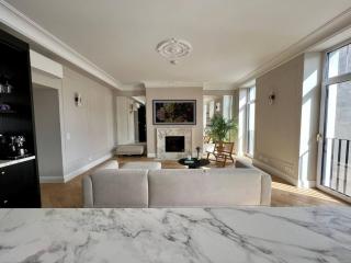 Luxury Design Apartment - 8