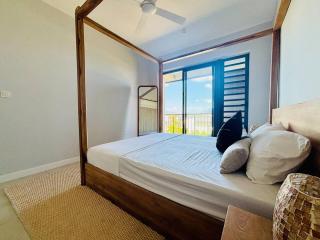 The Sunlit Coastal Retreat - 8