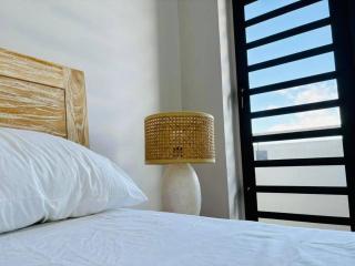 The Sunlit Coastal Retreat - 4