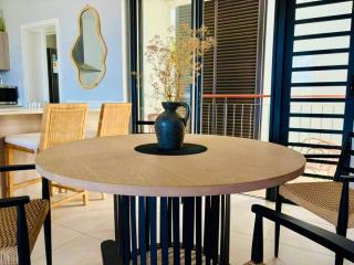 The Sunlit Coastal Retreat - 3