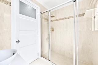 Chic Boho Huge Poolside 1 Bedroom Suite - Steps from The Beach Escape & Garden View - 5