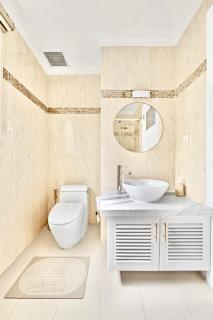 Chic Boho Huge Poolside 1 Bedroom Suite - Steps from The Beach Escape & Garden View - 4