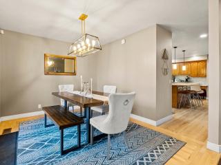 SKI HOUSE Best Location 1Gbps pool table foosball - 2