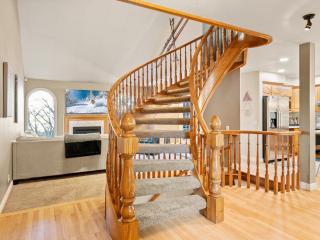 SKI HOUSE Best Location 1Gbps pool table foosball - 0