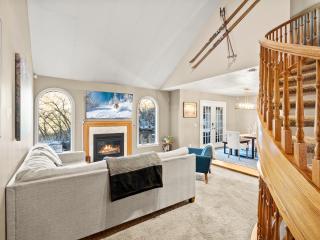 SKI HOUSE Best Location 1Gbps pool table foosball - 5