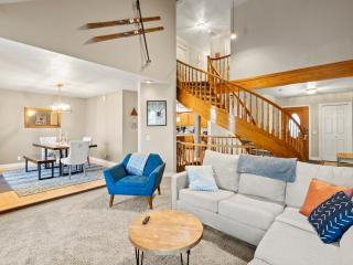 SKI HOUSE Best Location 1Gbps pool table foosball - 4