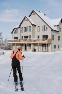 Ski In Out - 2 floors and storage - 0