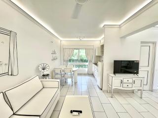 Unique 2D Comic-Style Black & White Stay - 0