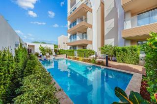 2BR2BA Condo w/ Pool, Gym & Balcony @ Palm Beach - 1