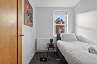 2 Bedroom House By Boyeilles Apartments Short Lets Serviced Accommodation Belfast With Pool Table & Free Parking - 2