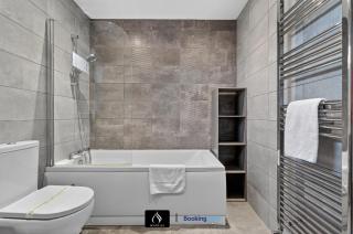 2 Bedroom House By Boyeilles Apartments Short Lets Serviced Accommodation Belfast With Pool Table & Free Parking - 1