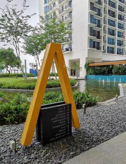 Minimalist Modern Studio w Netflix at Trefoil Setia Alam - 8