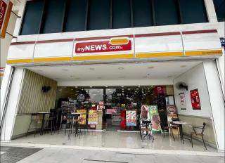 Minimalist Modern Studio w Netflix at Trefoil Setia Alam - 2