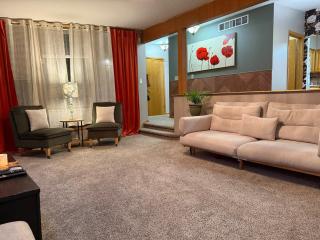 4Bdrm Cozy home with private basement suite - 4
