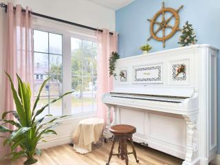 Luxury Family Home 2 King Beds Piano Sleeps 12 - 0