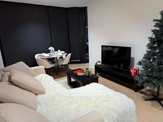 Warm Timber & Cream Retreat - 7