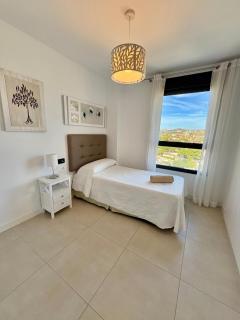 Apartamento de 3 dormitorios, piscina y parking - 1