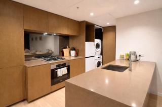 Warm Timber & Cream Retreat - 8