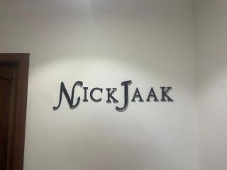 Nick Jaak's Courtyard Apts - 7