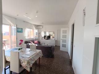 Cozy and sunny penthouse Fira BCN - 2