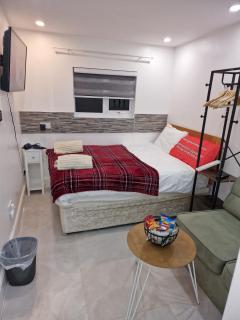 NightRest Homes - Studio Flat - Free Parking - 5 Minutes to Luton airport - 5