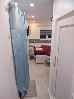 NightRest Homes - Studio Flat - Free Parking - 5 Minutes to Luton airport - 1