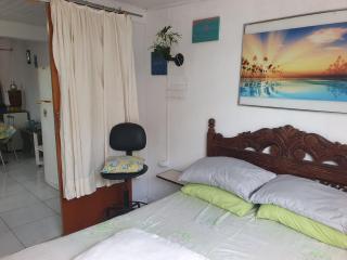 Kitnete segundo piso, Praia do Morro 300mts - 3