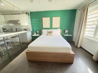 Modern Studio in Pelican with pool-walk to Beach, Dining, Entertainment - 6