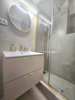 central! work friendly apartment & 2x2m Bed - 3