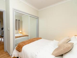 Hunter Valley Modern 4-Bedroom House - 1
