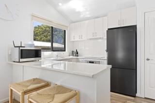 Spacious 2-Bedroom with Private Parking Access - 7