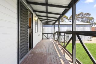 Spacious 2-Bedroom with Private Parking Access - 1