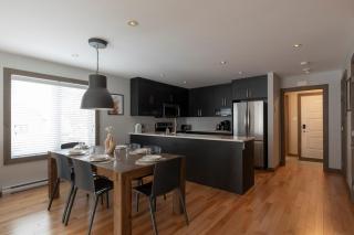 Ski In Out - 2 floors and storage - 4