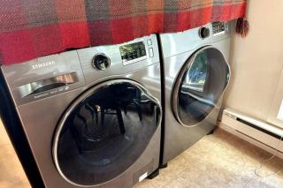 Spacious & Stylish West Coast Contemporary House - 8