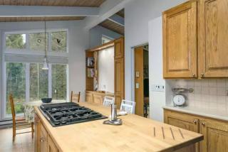 Spacious & Stylish West Coast Contemporary House - 6