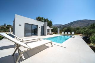 Villa Vivian Heated Private Swimming Pool & Jacuzzi - 1