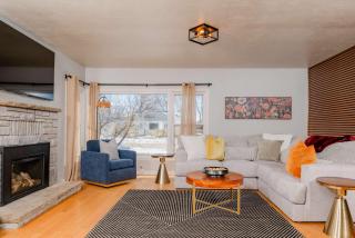 Family Retreat - 4 Bed 3 Bath Fireplace & Fun - 8