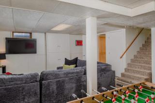 Family Retreat - 4 Bed 3 Bath Fireplace & Fun - 6