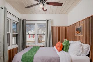 Family Retreat - 4 Bed 3 Bath Fireplace & Fun - 0