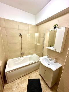 Summerland Beautiful Apartments - 8