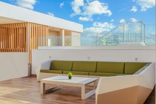 Luxury 2BR Condo w/Pool, Rooftop, GYM @ Palm Beach - 3