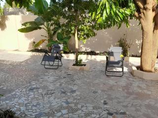 Afonta's Greenhouse Retreat - A Four Bedroom Bungalow Per Night For The Price Shown - 5