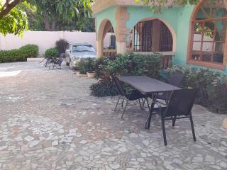 Afonta's Greenhouse Retreat - A Four Bedroom Bungalow Per Night For The Price Shown - 1