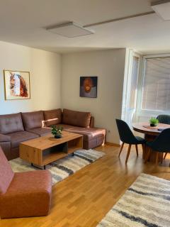 Family Nest - Two-Bedroom Apartment in City Centre by He-Ra Apartments Skopje - 2