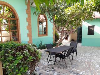 Afonta's Greenhouse Retreat - A Four Bedroom Bungalow Per Night For The Price Shown - 6