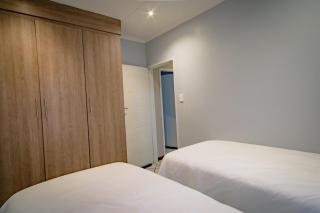 Modern 2-Bedroom Apartment Secure Comfortable - 8