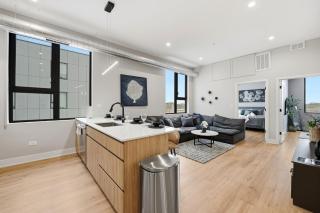 Edgewater Apt with Free Parking Gym Modern Living - 9