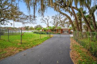 Family Pool Home • Sleeps 8 - 8